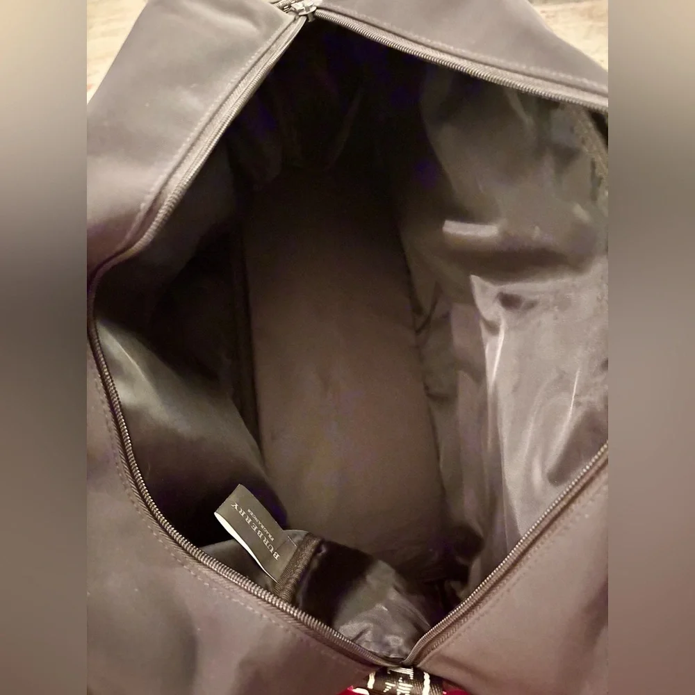 Burberry Fragrance Duffle Bag - Picture 3 of 3